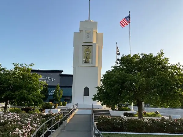 image of soldiers memorial pleasant hill california